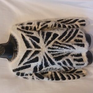 Cliche Couture wool blend Black & white soft fuzzy sweater, 20" PTP, 24" L